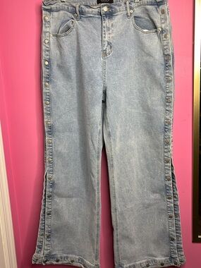 AKIRA Light Blue Snap-Trim Wide Leg Jeans
